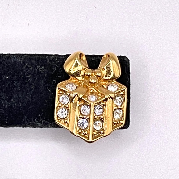 Vintage Avon Signed Gold Tone Rhinestone Present Pierced Post Earrings - Picture 4 of 8